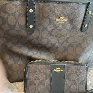 Matching Coach wallet & purse. Signature ‘C’ pattern in brown & black.